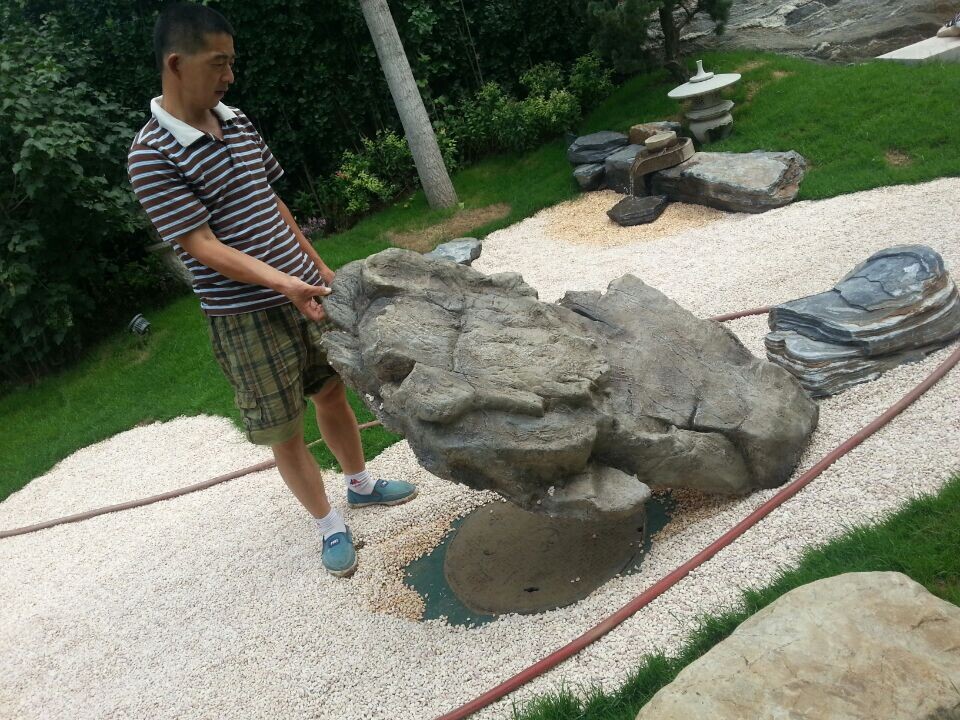 專業(yè)設(shè)計仿石井蓋、仿真假山制作園林景觀