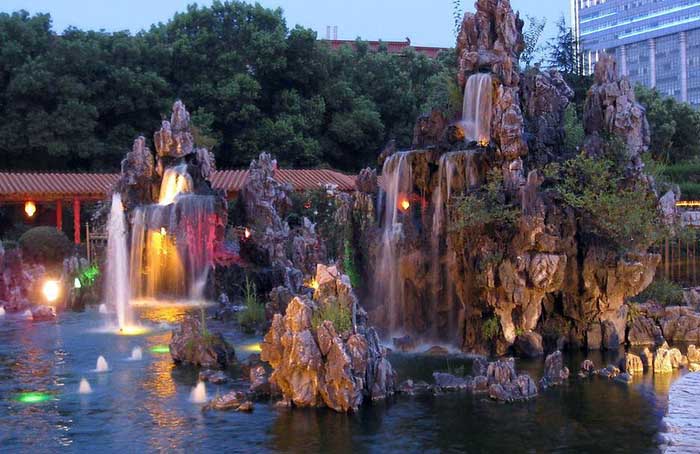 ［財(cái)氣遇f 則散、遇水則止］