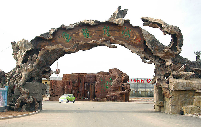 仿真樹大門的作用除了美觀實(shí)用外還需特別注意一點(diǎn)