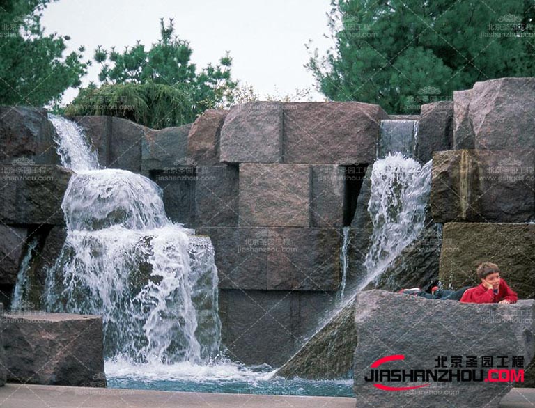 塑石假山可以為園林景區引入多的自然元素，增加植被覆蓋