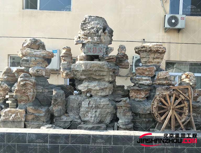 塑石假山具有造型多樣、色彩豐富耐用性強(qiáng)等特點(diǎn)根據(jù)場(chǎng)景定制