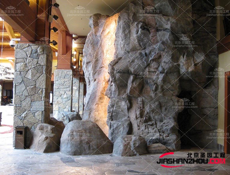 其實塑石假山的壽命很長還可以搭配一些自然環境來進行裝飾