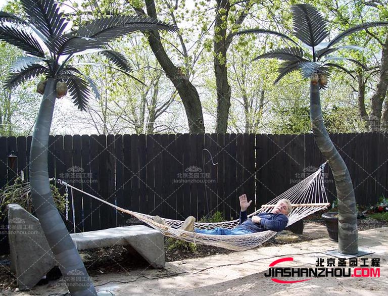 因為仿真樹產品不需要日常澆水、施肥等常規護理也不會因為缺水