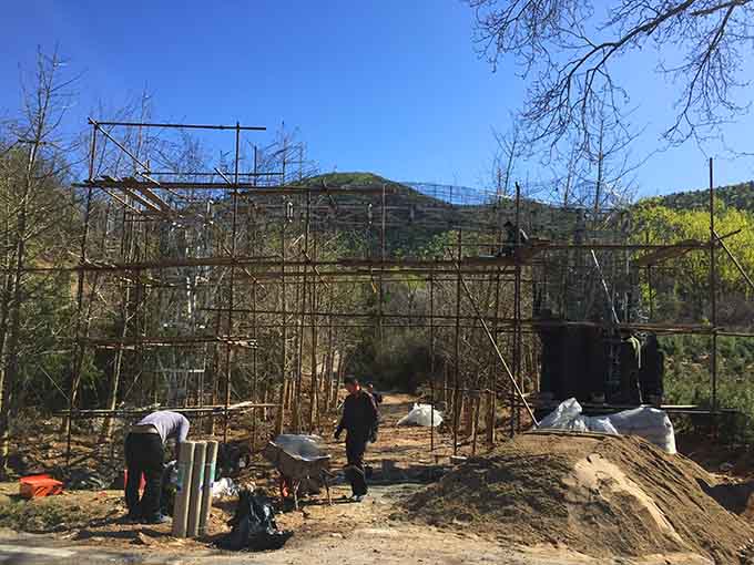 仿真樹大門.jpg 仿真樹大門