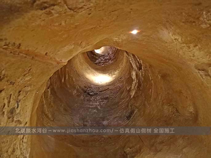 仿真假山洞穴.jpg 仿真假山洞穴