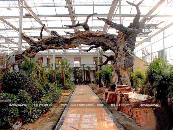 仿真樹大門.jpg 仿真樹大門