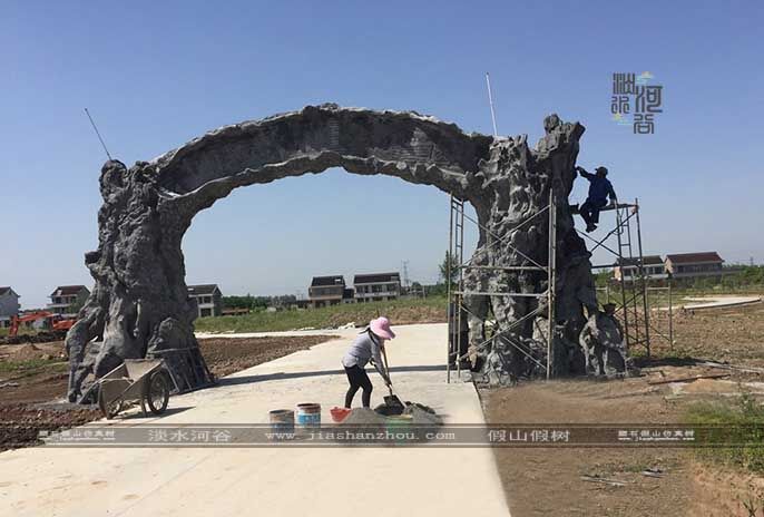 仿真樹大門.jpg 仿真樹大門