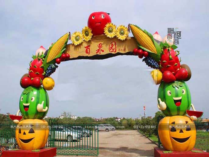 仿真樹大門.jpg 仿真樹大門