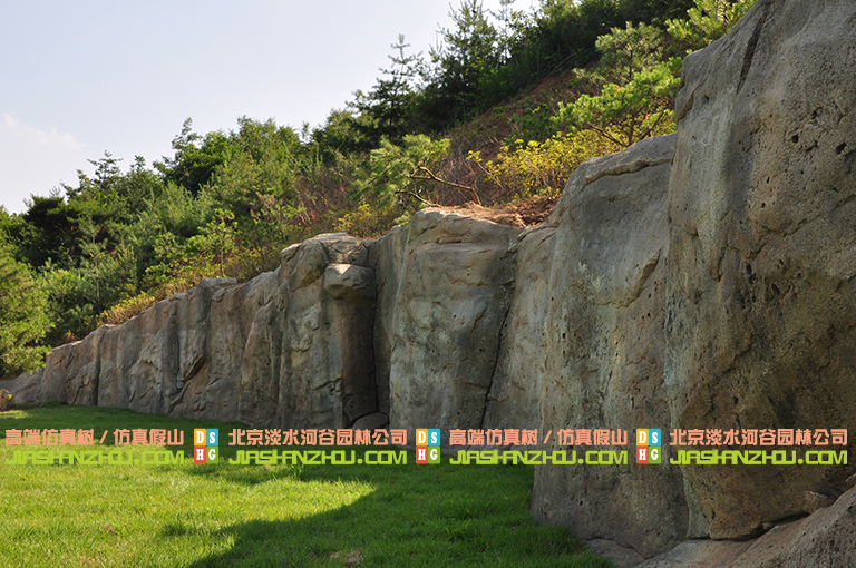 水泥假山護坡.jpg 水泥假山護坡