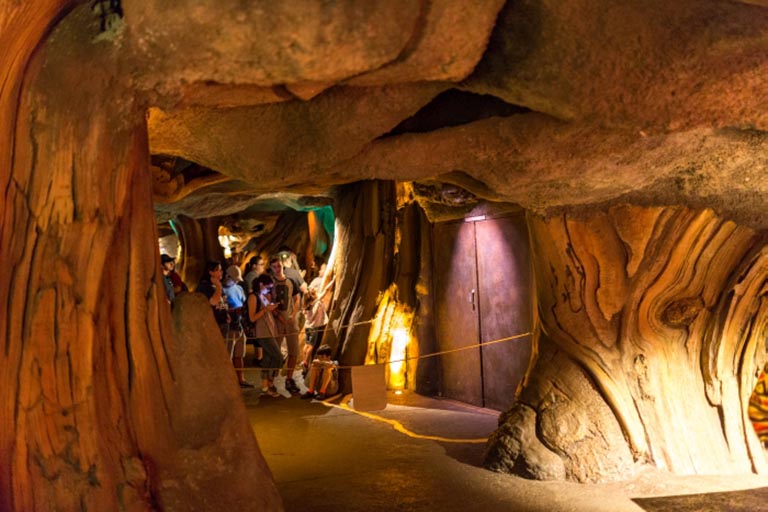 塑石假山.jpg 塑石假山