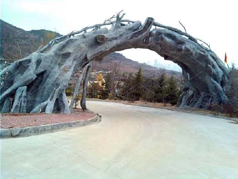 仿真樹大門.jpg 仿真樹大門