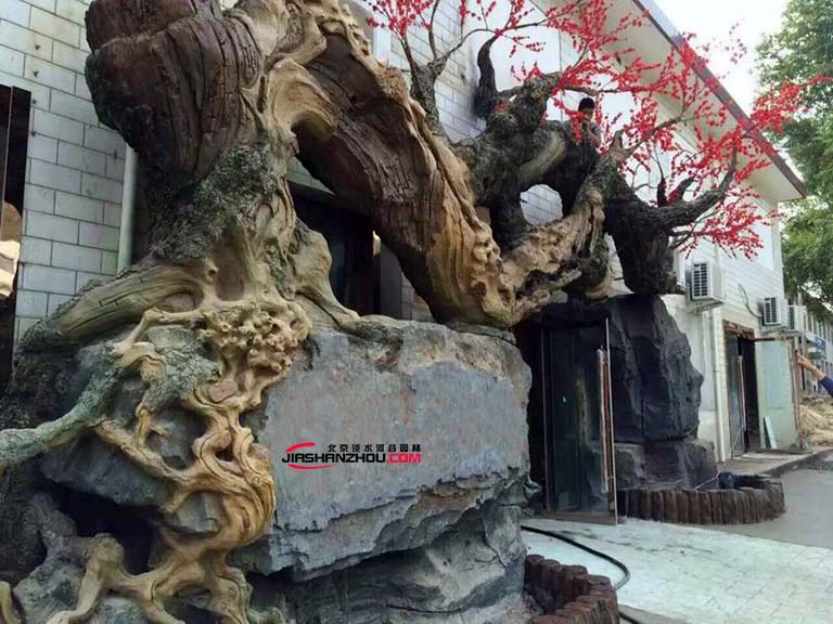 仿真樹大門.jpg 仿真樹大門