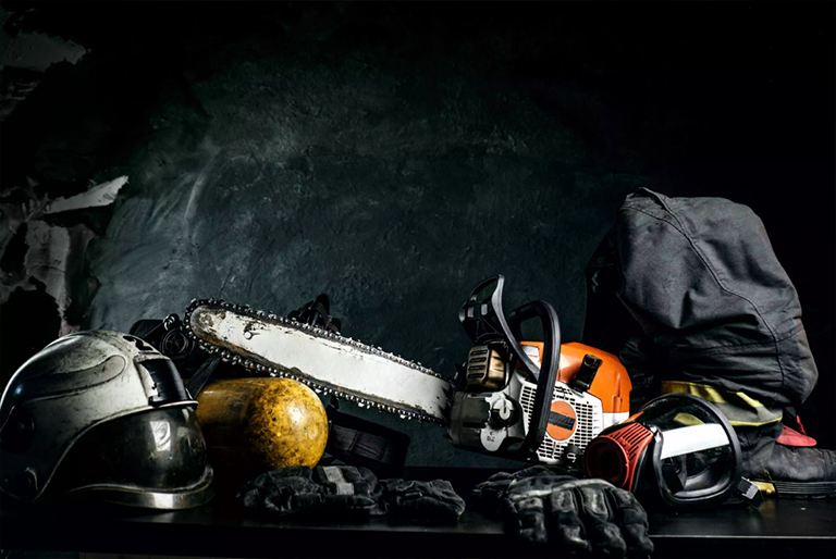 電鋸基本防護(hù)裝備.jpg 電鋸基本防護(hù)裝備