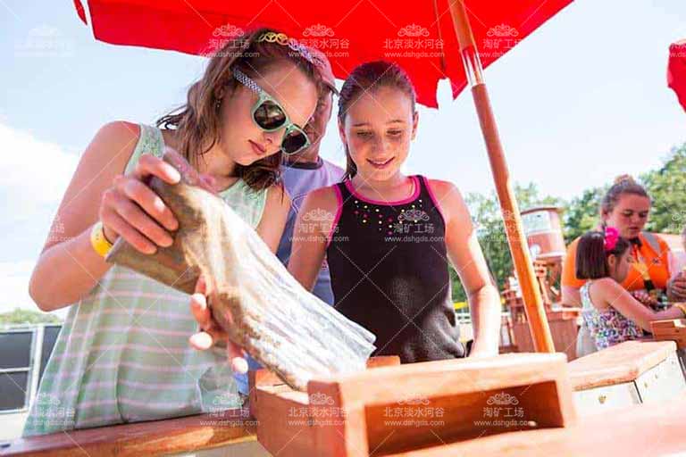 兒童淘砂設備.jpg 兒童淘砂設備