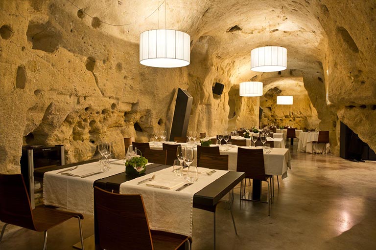 山洞酒吧.jpg 山洞酒吧