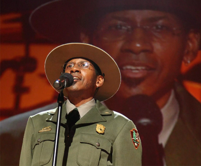 謝爾頓·約翰遜.jpg 謝爾頓·約翰遜