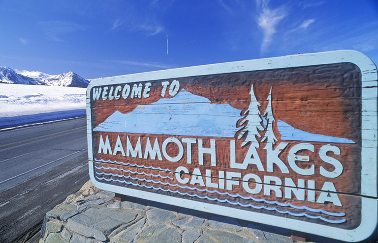 猛湖加州標志及加利福尼亞州的車道.jpg 猛湖加州標志及加利福尼亞州的車道