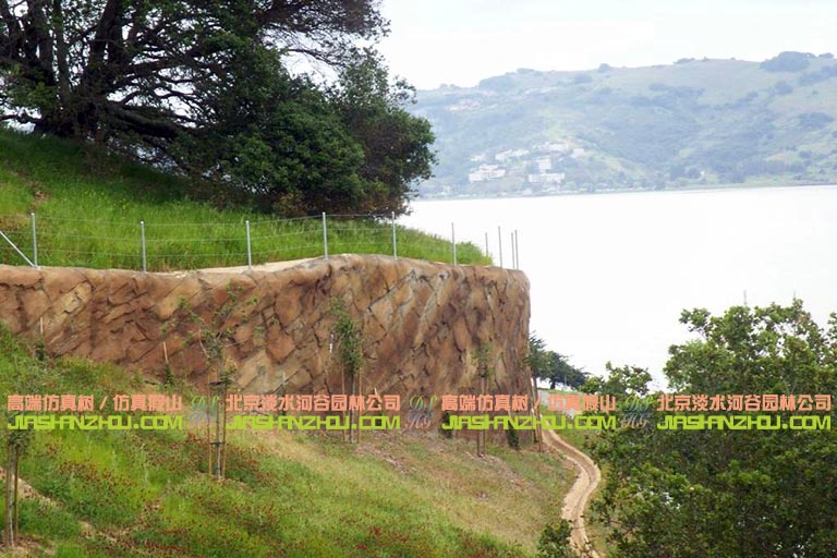 水泥假山護坡.jpg 水泥假山護坡