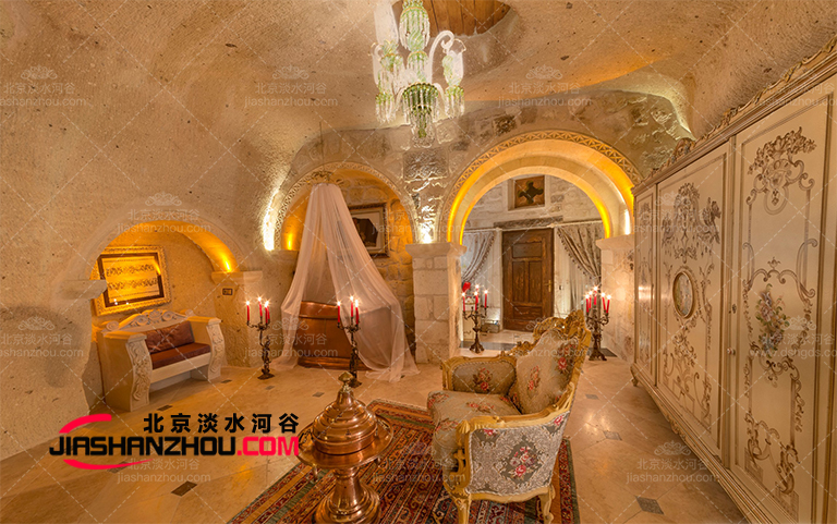 洞穴轟趴館.jpg 洞穴轟趴館