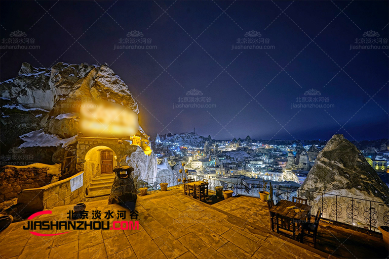 洞穴轟趴館.jpg 洞穴轟趴館