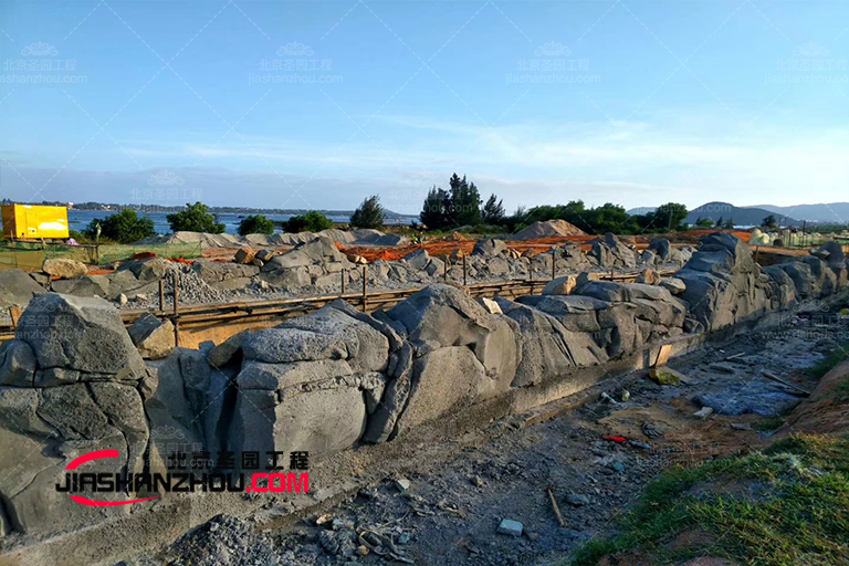 假山魚池.jpg 假山魚池