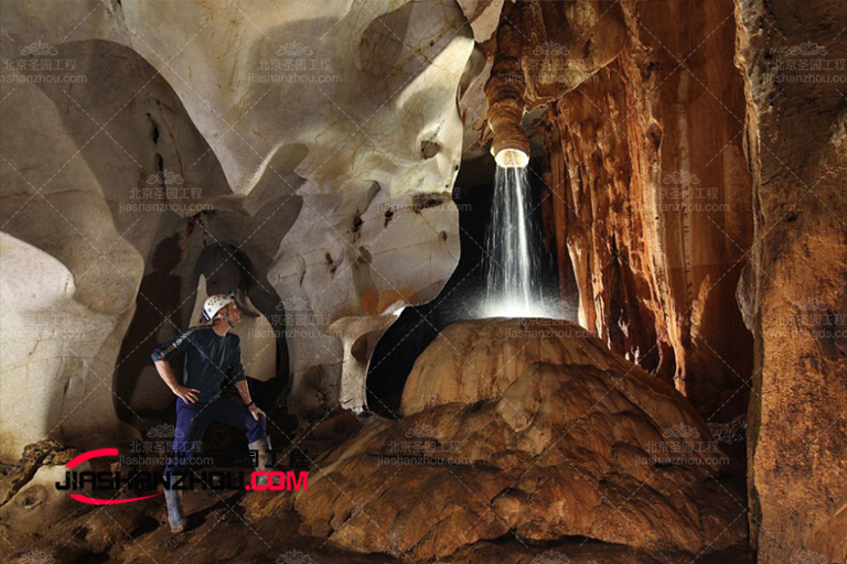 洞穴浴室.jpg 洞穴浴室