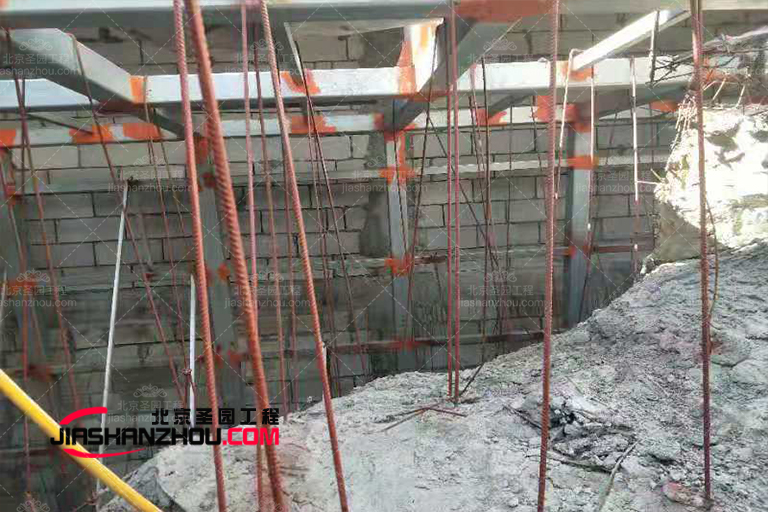 塑石假山.jpg 塑石假山