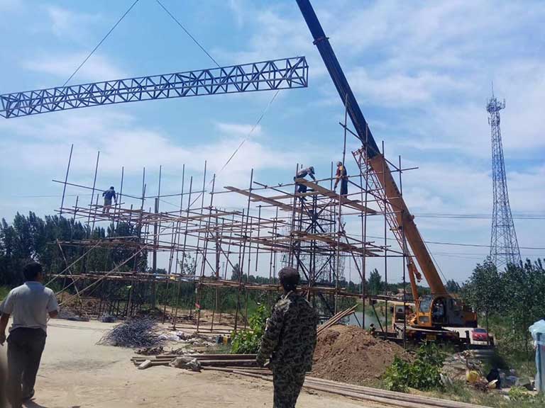 仿真樹大門.jpg 仿真樹大門