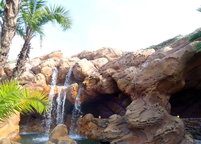 水泥假山溫泉池.jpg 水泥假山溫泉池.jpg