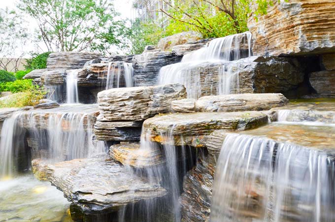 塑石假山.jpg 塑石假山.jpg