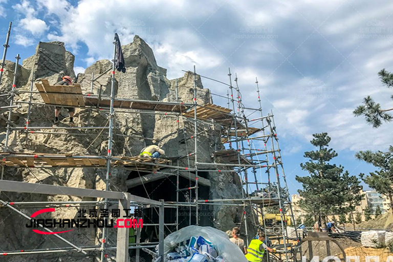 水泥假山.jpg 水泥假山.jpg