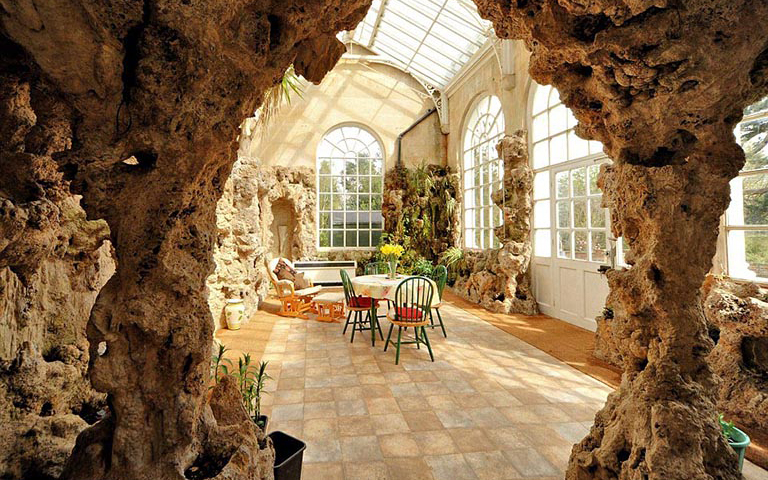 仿真假山.jpg 仿真假山.jpg